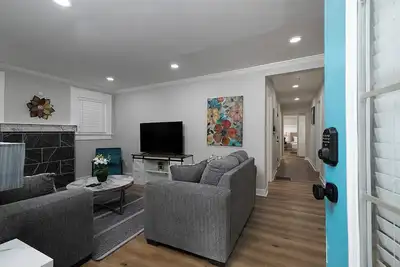 Image de Cozy Modern Home in Atlanta