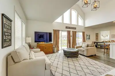 Image de Sleek Getaway on Lake Wawasee w/ Private Dock!