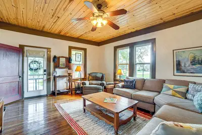 Image de Walk to Downtown: Winnsboro Historic Home!