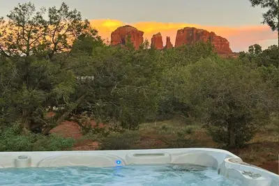 Image de Amazing Creekside property on an acre w/ Cathedral Rock view, Creek access