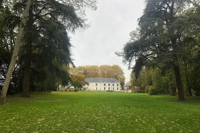 Image de Grande maison familiale au milieu d'un parc à proximité d'Orléans