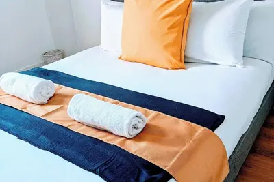 Image de 2 bed Holiday Let-Contractors -Parking-Nr to hospital, Uni, City Centre, stadium