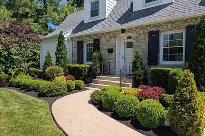 Image de 3-Bedroom Cape Cod Oasis, Private Yard, Fire Pit