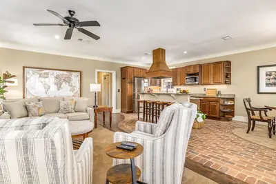 Image de Downtown Pensacola Home | Seville | Walk Palafox