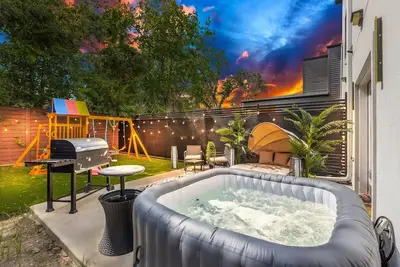 Image de Right Spacious 8-bedroom townhome in awesome Dallas with Ac