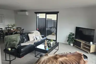 Image de \nThe Park \nModern, sun-filled two-bedroom townhouse, with free off-street parking