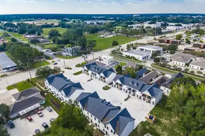 Image de New/Modern 3b/2. 5Bt Townhome in the Heart of Town