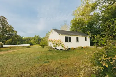 Image de Peaceful Cottage on Maine Flower Farm