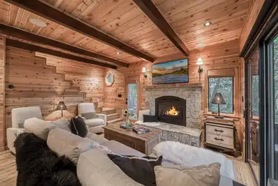 Image de Songbird Cabin at Chambers by Tahoe Getaways - Pet-Friendly 2 Br w/ Hoa Access