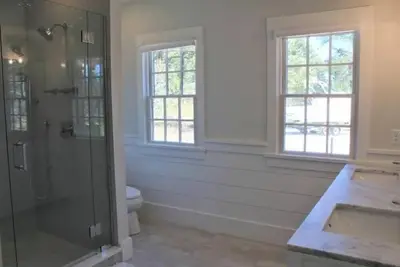 Image de 8 Bedroom Rental Home