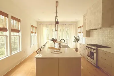 Image de Peaceful stay in Zen Luxe Charleston Home