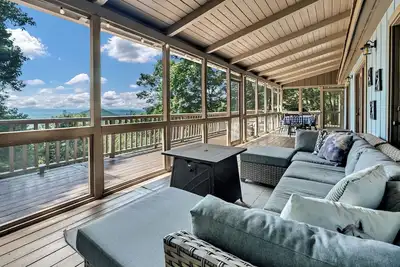 Image de Ellijay Walnut Mountain Cabin - Hot Tub, Fire Table, Pet Friendly and Views