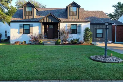 Image de New 4 Bedroom House - Dog Friendly, Fenced Backyard, Parking, Prime Location