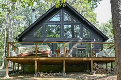 Image de Loblolly Pines Cabin - A modern retreat on 6 acres