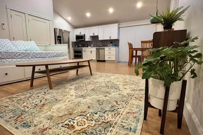 Image de The Grove - A Family Friendly Modern Studio in Portland/Beaverton/Hillsboro