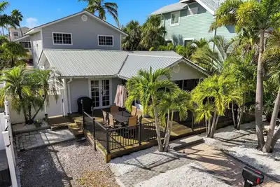 Image de Beachy Duplex Retreat: Pine Key & Pelican’s Nest!