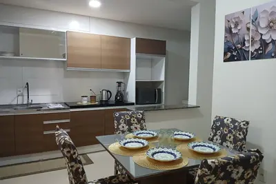 Image de Excellent location with suite/garage.