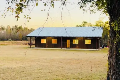 Image de Cozy Lakeside Cabin, Hot tub, Outdoor Fire pit. Star Gazing Zone!