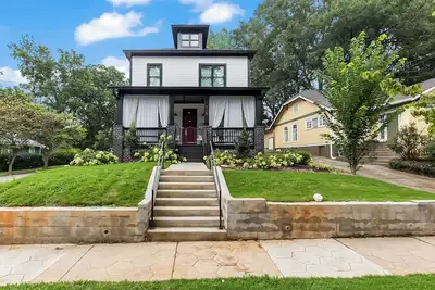 Image de Luxury Arthaus Noir - 3bd/3ba