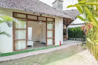 Image de Cozy 2-bd bungalow in Gl with generator kitchen &  shared pool