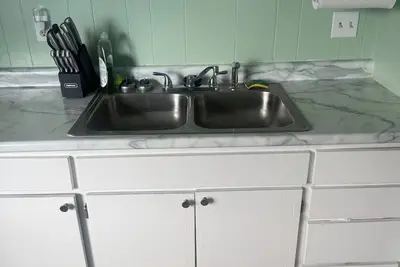 Image de Charming 3-bedroom cottage in lovely Geneva on the lake with fenced in back yard