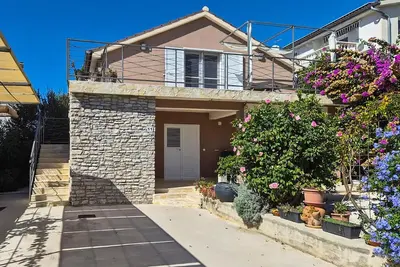 Image de Charmante maison à Tribunj avec Wi-Fi