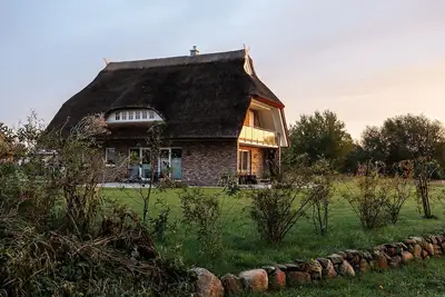 Image de Modern gallery apartment with balcony view of the Puddeminer Wiek!