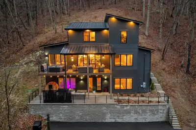 Image de Grand 5br Cabin w/ Indoor Pool, Theatre & Hot Tub