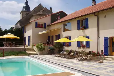 Image de La Dame Blanche vous attend. La vue ouverte sur la campagne vous surprendra.