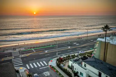 Image de Luxury Carlsbad Retreat | Across The Street From Beach | Firepit, Bbq, Ping Pong, Cornhole & More