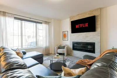 Image de The Spacious Suite | Your Calgary Home Away from Home