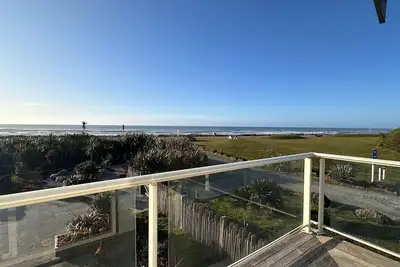 Image de Sailor's Catch - Luxe Beachfront Baths & FirePit