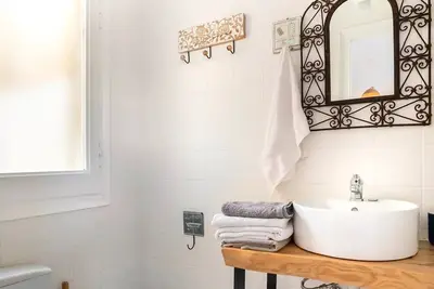 Image de Like a tiny house, steps from the beach!