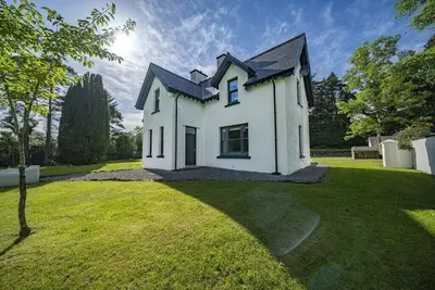 Image de An Elegant 1892 Presbytery, 4br Retreat with Historic Charm & Modern Comforts