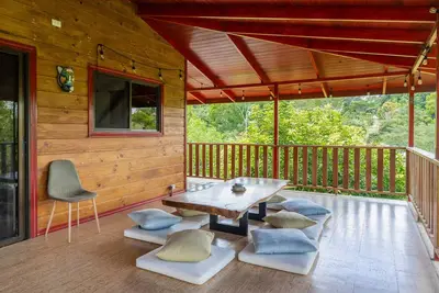 Image de Tranquil jungle retreat with terrace dining, Ac, hiking trails & nature views