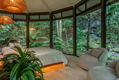 Image de Serene jungle treehouse with waterfall hikes, Ac, balcony & king bed