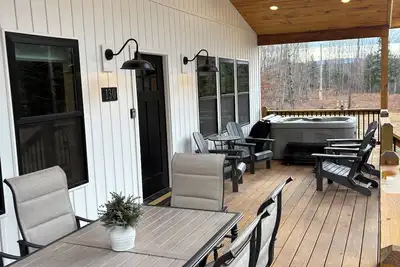 Image de New Adk Escape w/hot tub on trails, pet friendly!