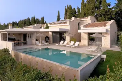 Image de Wonderful Villa Artemesia | Kontokali, Corfu | 5 Bedrooms | Private LoChlorine.