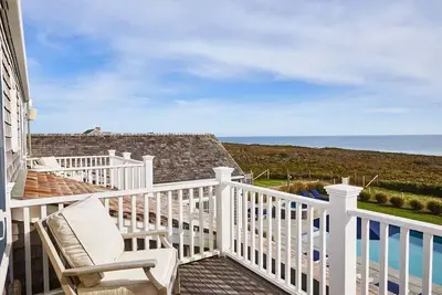 Image de Spectacular oceanfront home in Madequecham