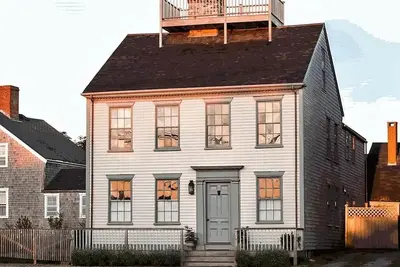 Image de Meticulously preserved historic home in town