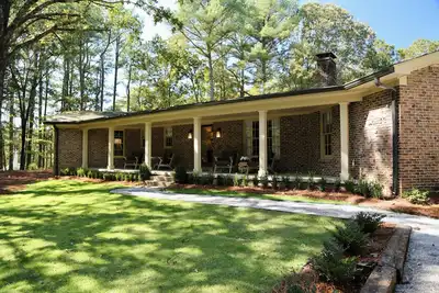 Image de The Zilla Villa – Luxe Oxford Retreat Where Retro Elegance Meets Southern Charm