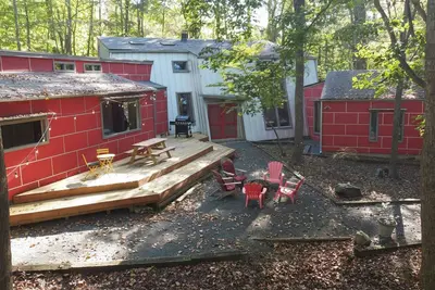 \nDuke Forest Escape 3br, 6 Beds, Huge Back Patio!