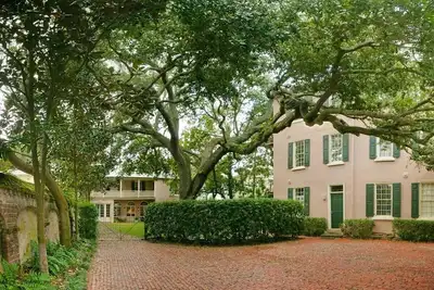 Image de Historic Downtown Charleston area - 2 bedroom and 2 bathroom  apartment