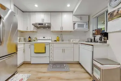 Image de Cool & Private 3br 3ba Near Airport  Strong Ac