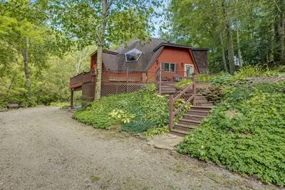 Image de The Ford: Unique Group Retreat, 17 Private Acres + Waterfall, Wine Country