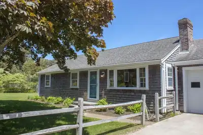 Image de Spacious Newly Renovated Home Near Beach!