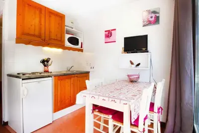 Image de À 300m des pistes de ski, 4ème étage, balcon, parking, télévision, casier à ski, 25m², La Norma