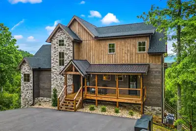Image de Mt Le Conte View / Theater Rm / Fire pit / Games / Ez Roads / 6 miles to Pf