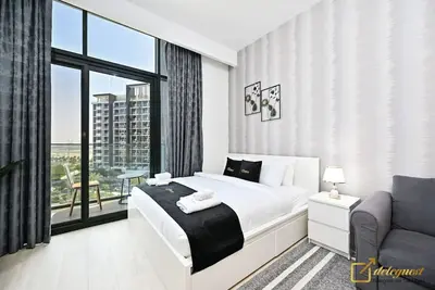 Image de Modern Studio with Pool View in Azizi Riviera