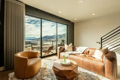 Image de New 3br/2. 5b Klaim townhome – Hike, Ski & Relax in Style!